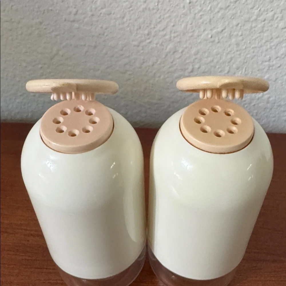 Vintage Tupperware Salt & Pepper Shakers Snap Lids 2314A-4 Camp RV Hunting Cabin